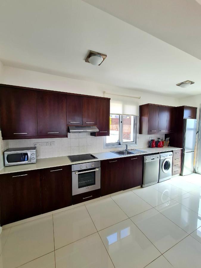 Modern Villa, 4 Bedrooms, Private Pool, Close To Coral Bay Strip Peyia Bagian luar foto